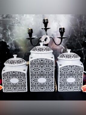 “Kitchen Witch” Spooky Ceramic Storage Containers : Bats, Frogs, Lizards, More!